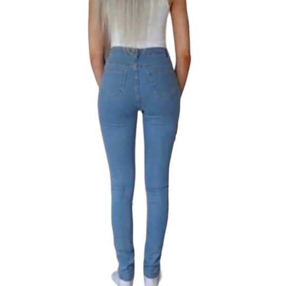 NWOT Boohoo tall (5'7") skinny distressed light wash jeans - Picture 2 of 7